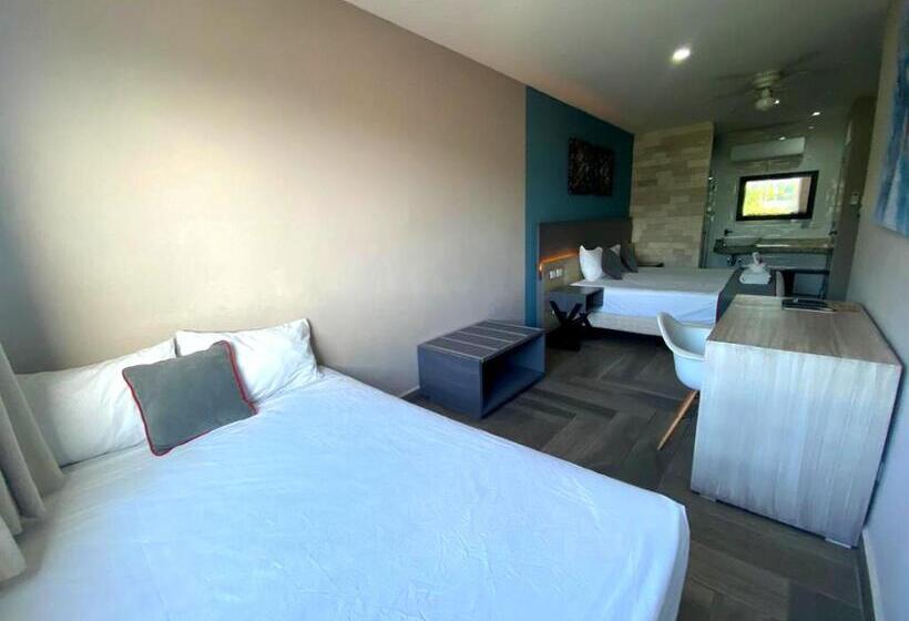 デラックスの４人部屋, Attraction Hotel Deluxe