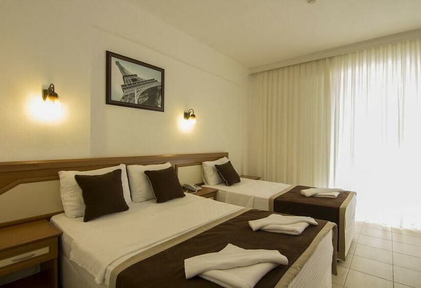 标准三人间, Belcekum Beach