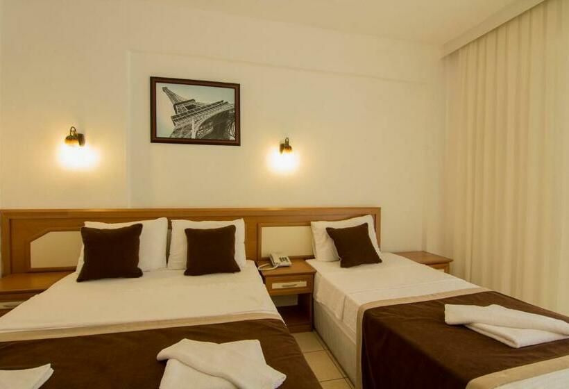 标准三人间, Belcekum Beach