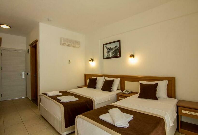 标准三人间, Belcekum Beach