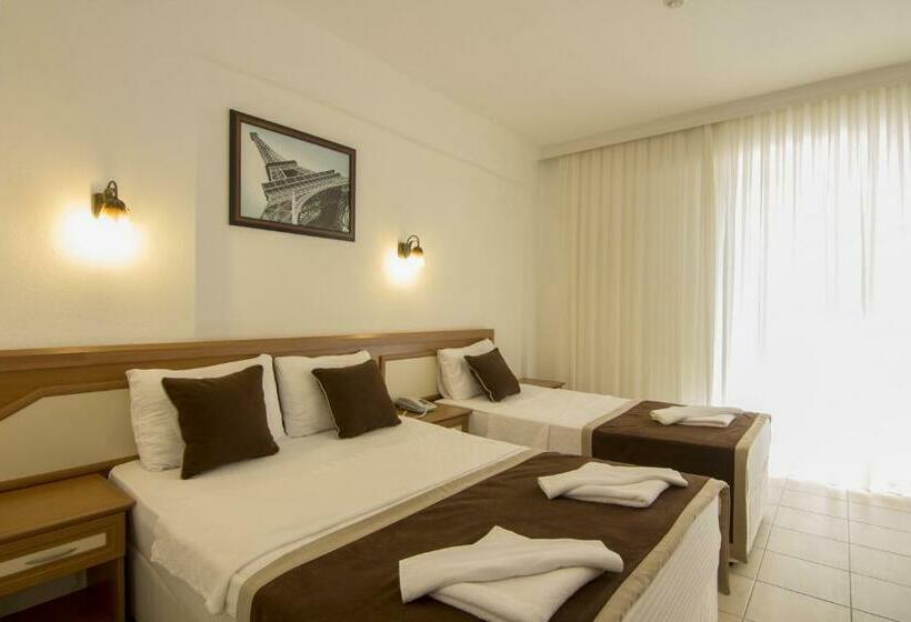 标准三人间, Belcekum Beach