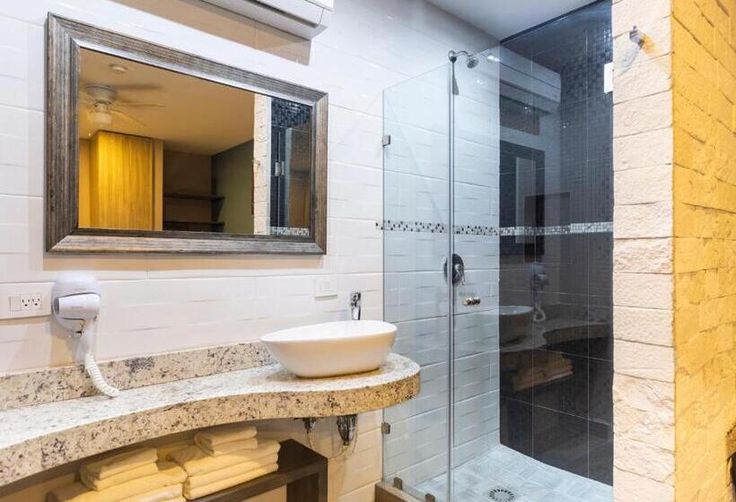 StandaardKamer, Attraction Hotel Deluxe