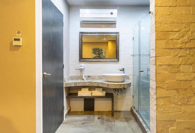 キングサイズベッドのスタンダードルーム, Attraction Hotel Deluxe