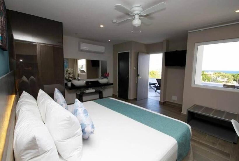 キングサイズベッドのスタンダードルーム, Attraction Hotel Deluxe