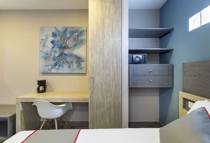 デラックスの４人部屋, Attraction Hotel Deluxe