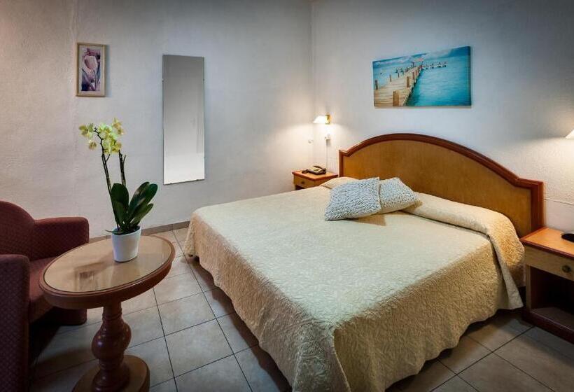 חדר סטנדרטי לארבעה עם חדר אמבטיה משותף, Easyrooms Dell'angelo