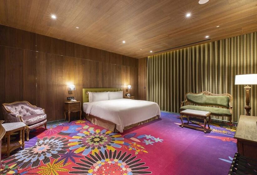 سوئیت پرزیدنت, Inhouse Hotel Grand