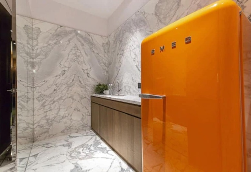 سوئیت پرزیدنت, Inhouse Hotel Grand