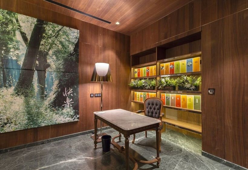 سوئیت پرزیدنت, Inhouse Hotel Grand