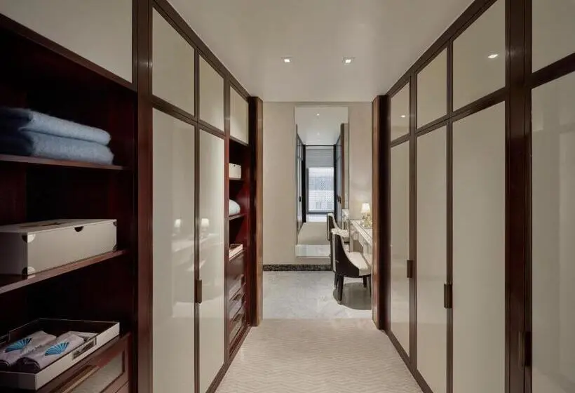 Deluxe Suite King Bed
