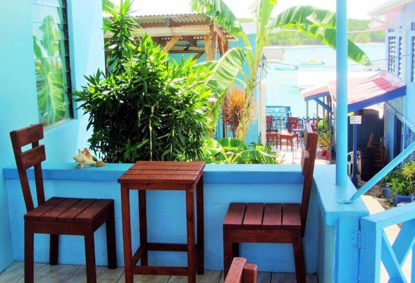 اتاق استاندارد سه تخته با بالکن, Miller's Guest House