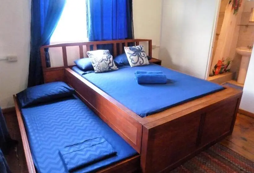 اتاق استاندارد سه تخته با بالکن, Miller's Guest House