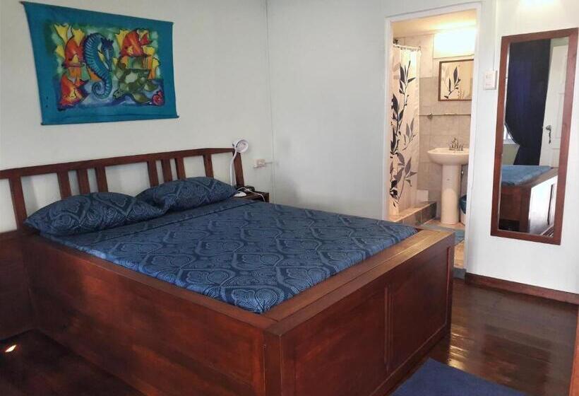 Camera Tripla Classica con Balcone, Miller's Guest House