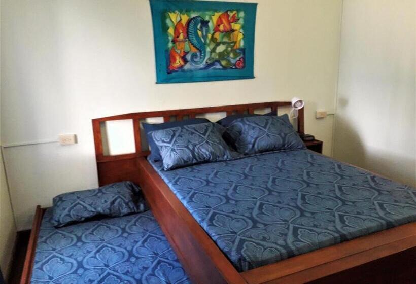 Camera Tripla Classica con Balcone, Miller's Guest House