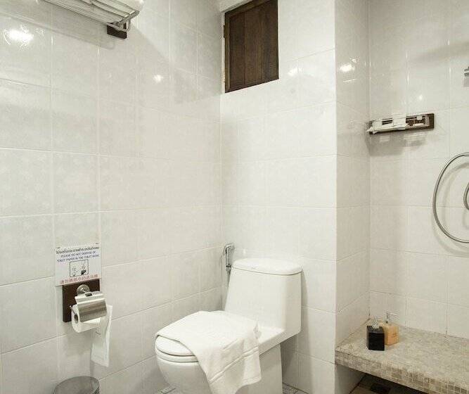 جناح سرير كينج, Nightbazaar Inn