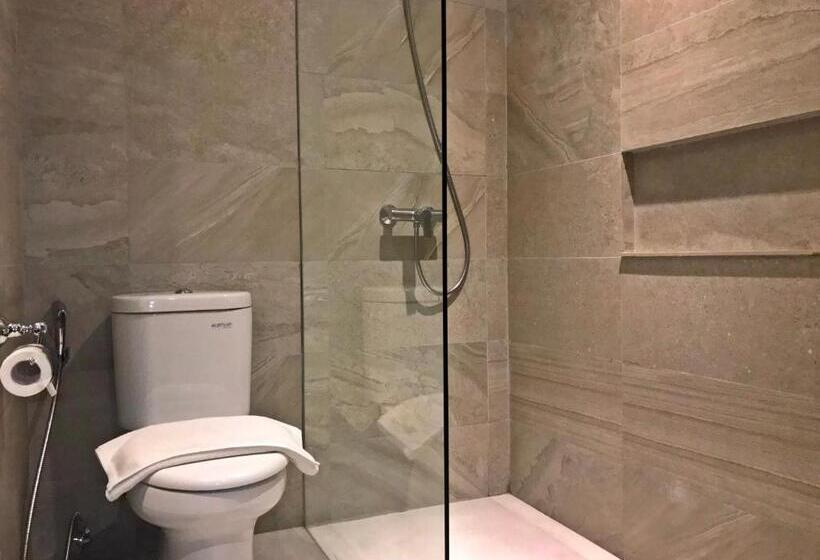 Deluxerum King Size Säng, Shalva  Jakarta