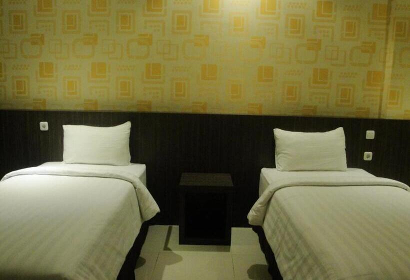 디럭스 룸, Sylvia Hotel Premier Kupang