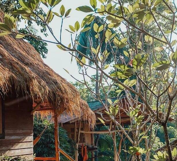 بنجلو قياسى, Little Eden Bungalows