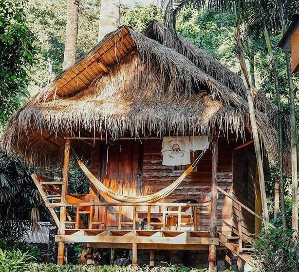 بنجلو قياسى, Little Eden Bungalows