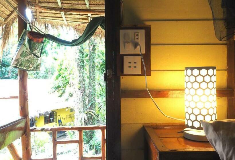 بنجلو قياسى, Little Eden Bungalows