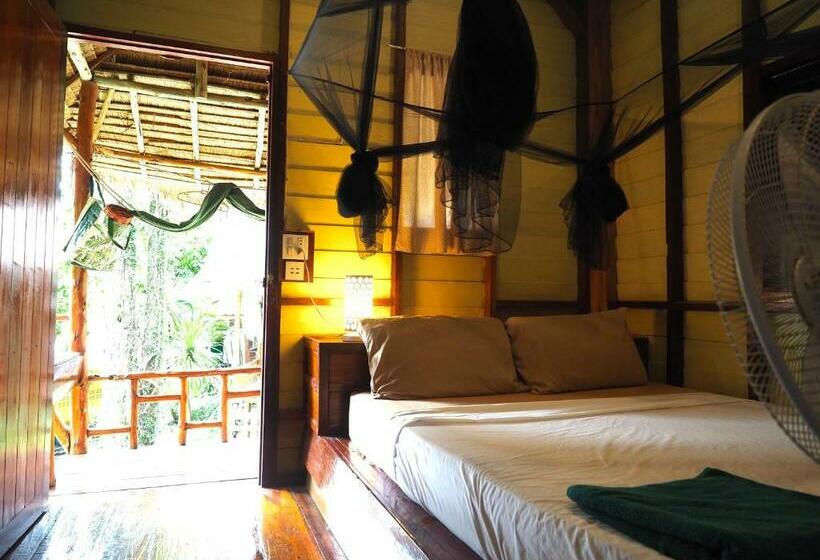 بنجلو قياسى, Little Eden Bungalows