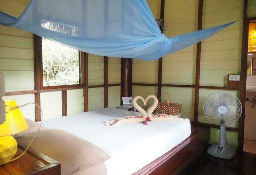 بنجلو قياسى, Little Eden Bungalows