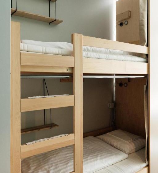 4-Bett-Standardzimmer Geteiltes Bad, The Yard Hostel