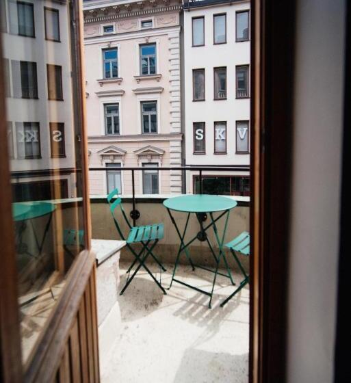 4-Bett-Standardzimmer Geteiltes Bad, The Yard Hostel