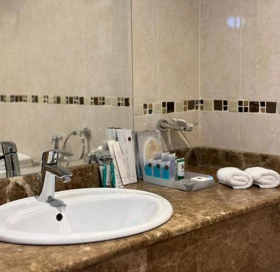 キングサイズベッドのスーペリアルーム, Al Joud Boutique Hotel, Makkah