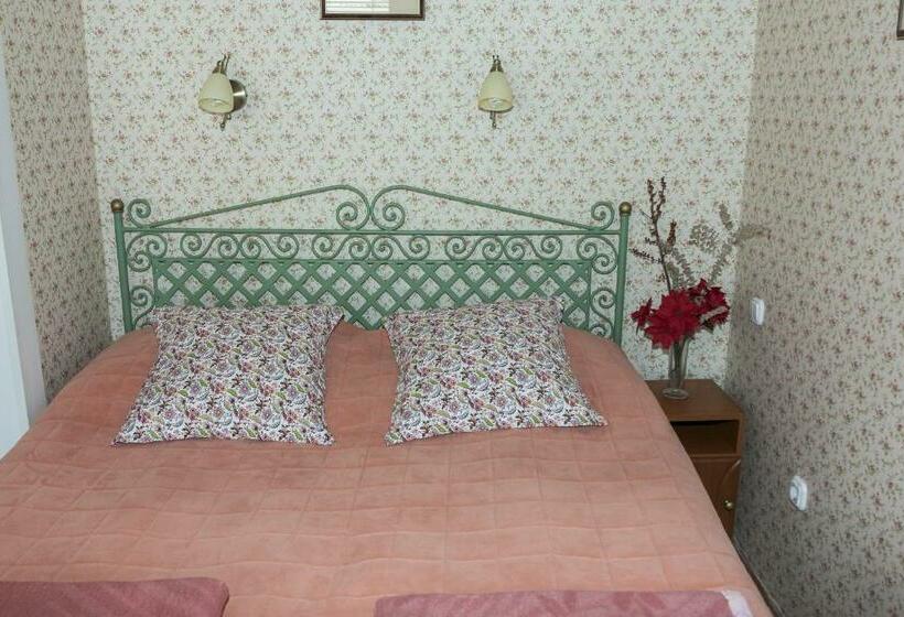 غرفة قياسية مزوَّدة بشُرفة, Bellevue Budapest B&b