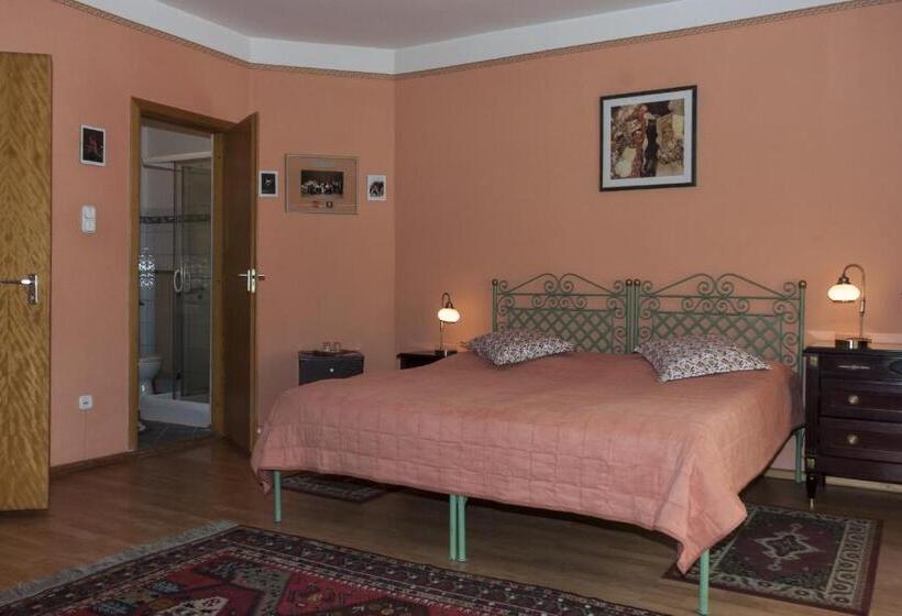 غرفة سوبيريور مزودة بشرفة, Bellevue Budapest B&b