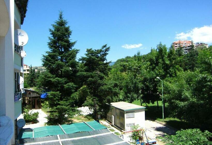 חדר סטנדרט לשלושה עם מרפסת, Family Hotel Bistritsa