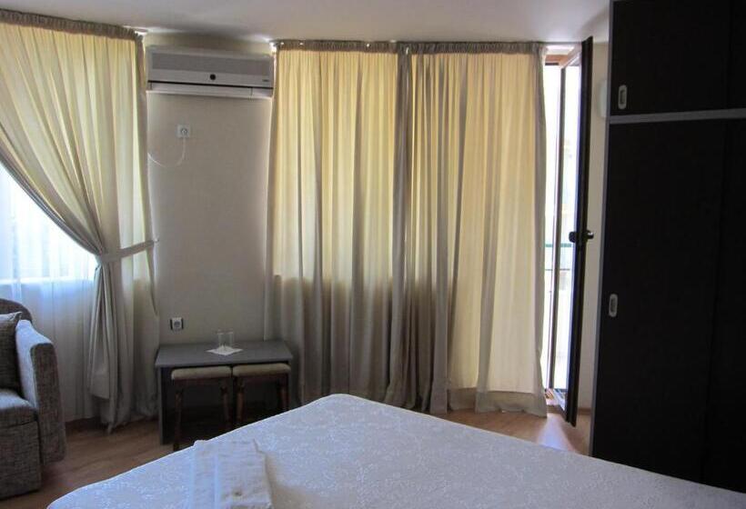 Трехместный Номер Стандарт с Балконом, Family Hotel Bistritsa