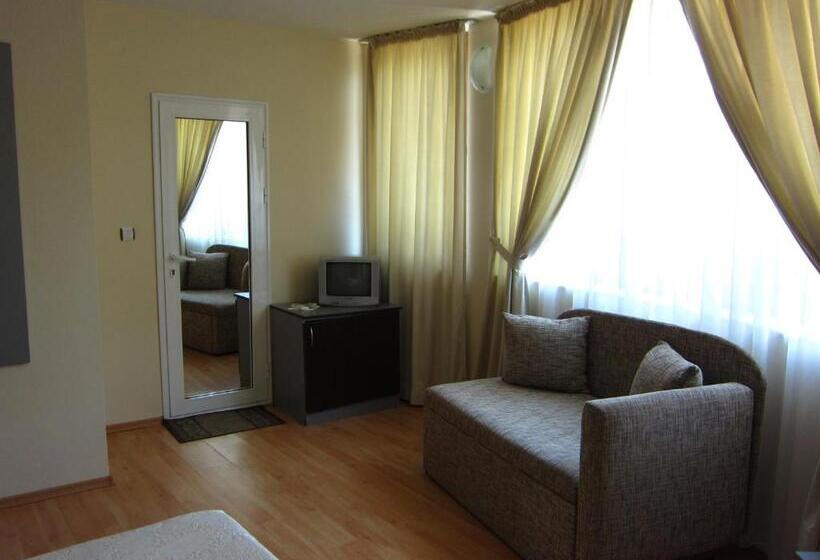 חדר סטנדרט לשלושה עם מרפסת, Family Hotel Bistritsa