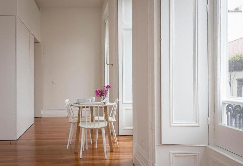 اتاق لوکس, Acarmazens Cogumbreiro