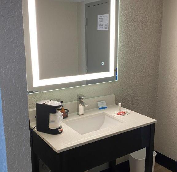 Номер Deluxe Кровать Кинг, Days Inn By Wyndham Fort Pierce Midtown
