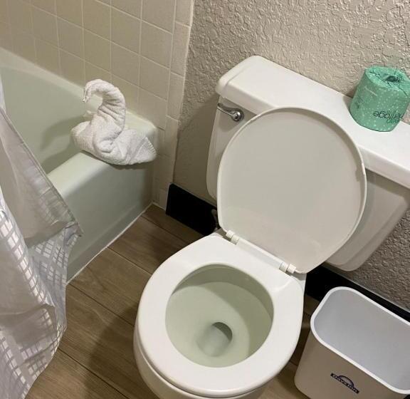 Номер Стандарт Адаптированный для Инвалидов, Days Inn By Wyndham Fort Pierce Midtown