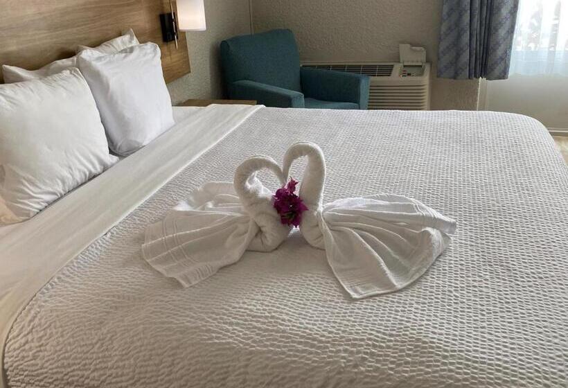 غرفة ديلوكس سرير كينج, Days Inn By Wyndham Fort Pierce Midtown