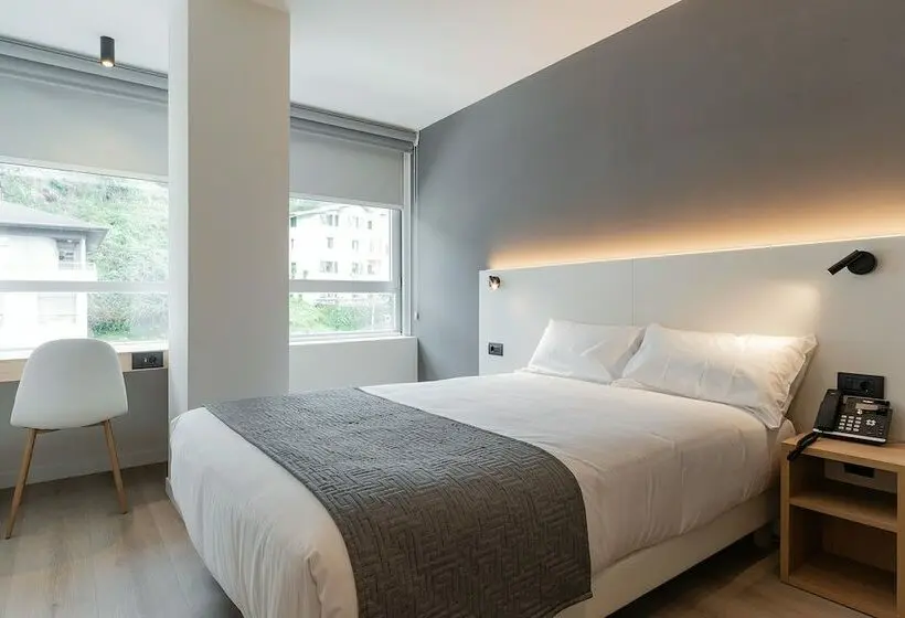Standard Yhden Hengen Huone, Distrito Oeste