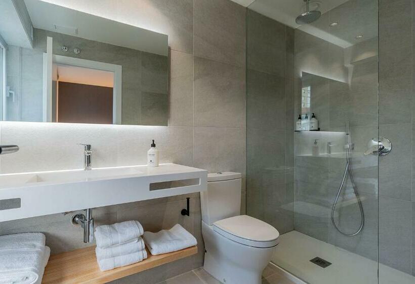 חדר משפחתי, Distrito Oeste