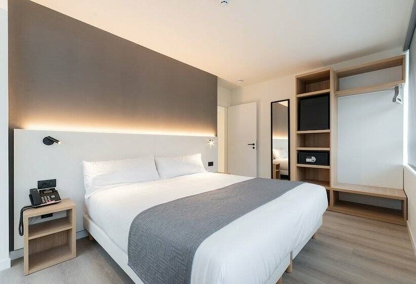 חדר משפחתי, Distrito Oeste