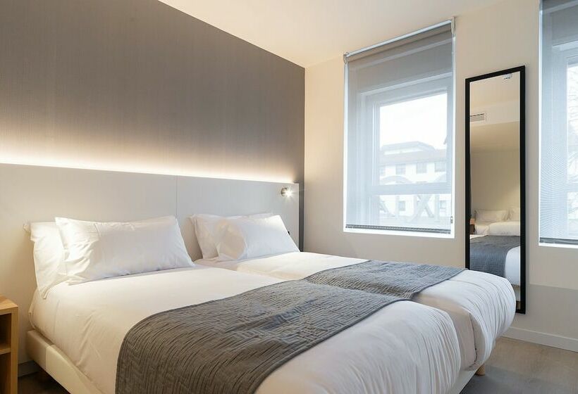 חדר משפחתי, Distrito Oeste