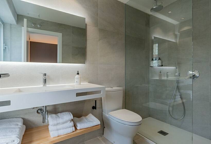 חדר משפחתי, Distrito Oeste