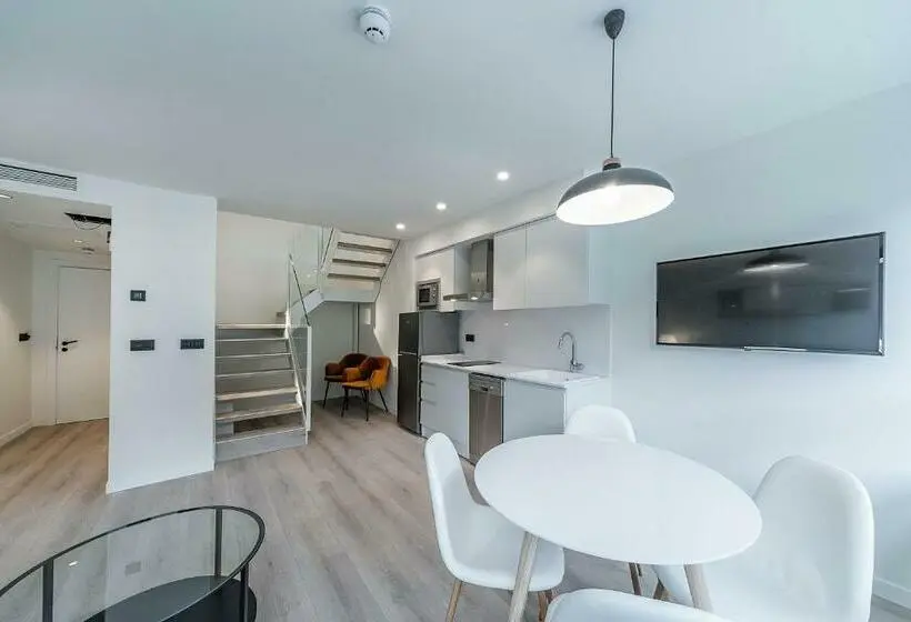 Duplex-sviitti, Distrito Oeste