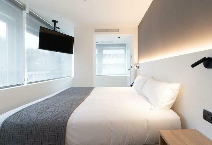 メゾネットスイート, Distrito Oeste