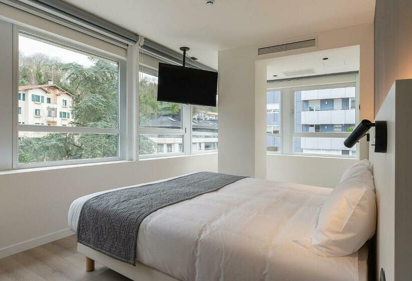 メゾネットスイート, Distrito Oeste