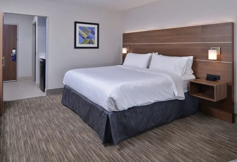 身障者適用スイートルーム, Holiday Inn Express & Suites   Marshalltown, An Ihg