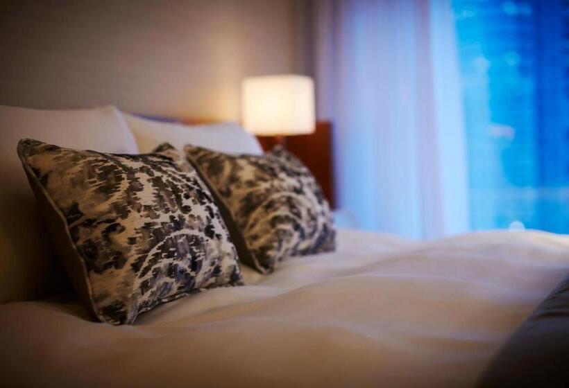 디럭스 룸 킹사이즈 침대, Keio Plaza Hotel Tokyo Premier Grand