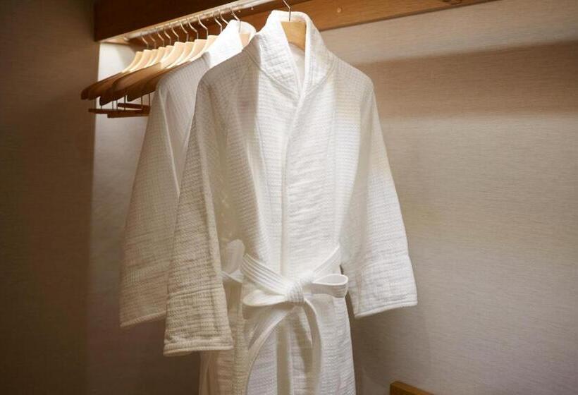 חדר דלוקס לארבעה, Keio Plaza Hotel Tokyo Premier Grand