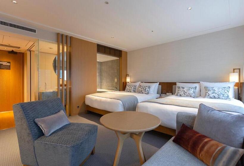 חדר דלוקס לארבעה, Keio Plaza Hotel Tokyo Premier Grand